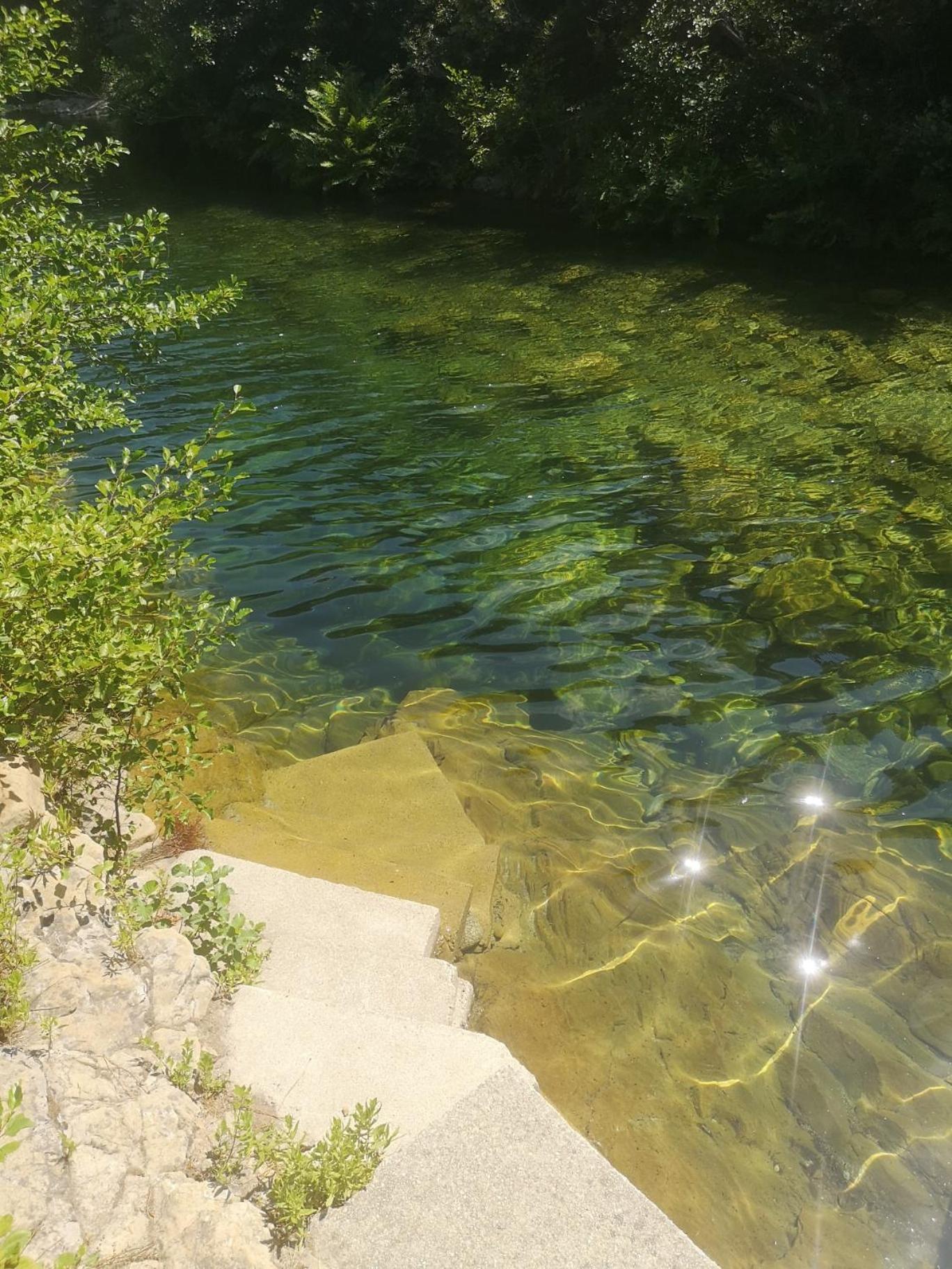 Villa Les Pieds Dans L'Eau Le Pont du Travo Esterno foto